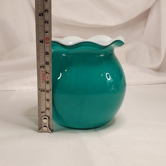 Gorgeous Design China 4" Ruffled Edge Glass Bowl Vase Turquoise & White Inside - Picture 8 of 11